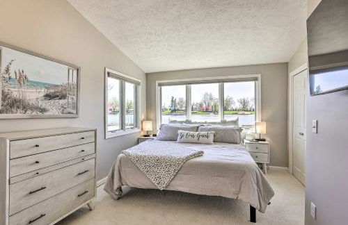 Lakefront Bellevue Home Private Beach and Fire Pit! - Foto 12