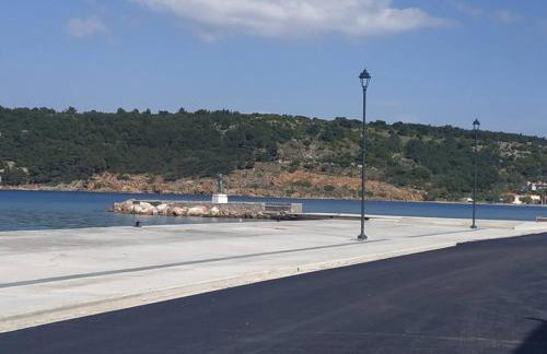 Seafront two-storey house in Kardamyla - Foto 32