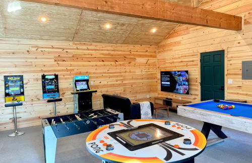 Log Cabin w/ pool, spa, game room, sleeps 20 - Foto 17
