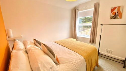 Rushden - Spacious House and Garden, Free Parking, TV, Sleeps 8 Guests - Foto 3