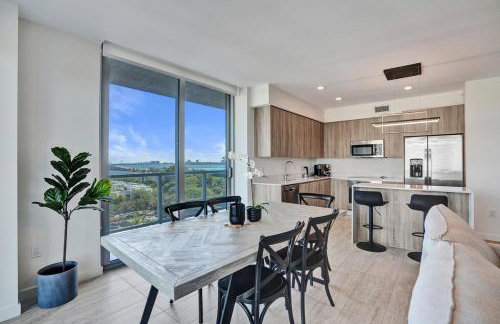 Luxury 2 Bedroom Corner Condo Walk to Design District, Infinity pool with Bay and City views, Gym, Free Parking Spot - Foto 26