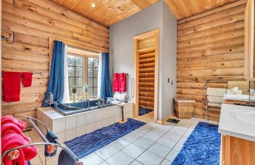 Liberty Pines - Lakefront Log Home, Swim Spa & Game Room - Photo 32