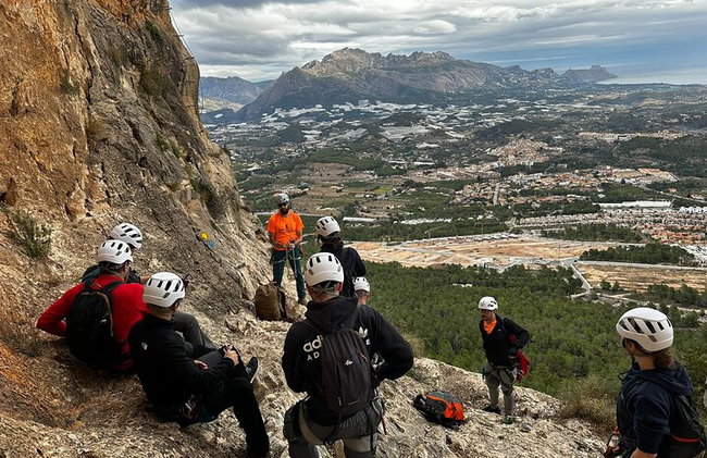 Experiencia de Escalada de Medio Día en Vía Ferrata del Ponoig - Foto 10