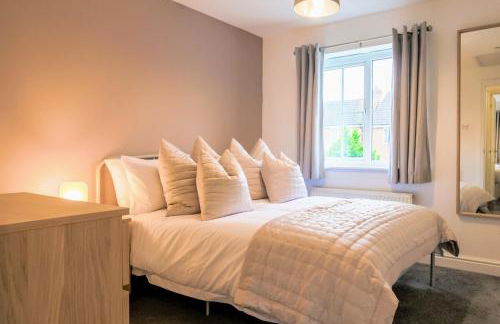 Grange House - Sleeps 6 - Driveway parking, Self-Check-In, Fast Wifi and Sky TV by Yoko Property - Photo 7