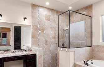 Randolph Central Location, 1-story, Chef Kitchen, Creekside - Foto 7