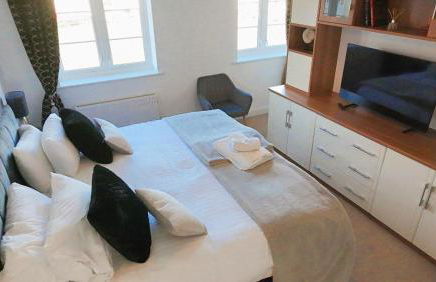 Kings Reach Slough nr Legoland and Ascot Stylish Homely House Sleeps Eight - Foto 24