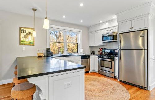 Modern Family Home Walkable to Town - Foto 15