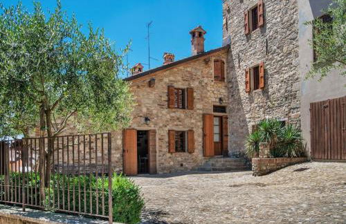 Tranquil Village Stay with Fireplace - Photo 1