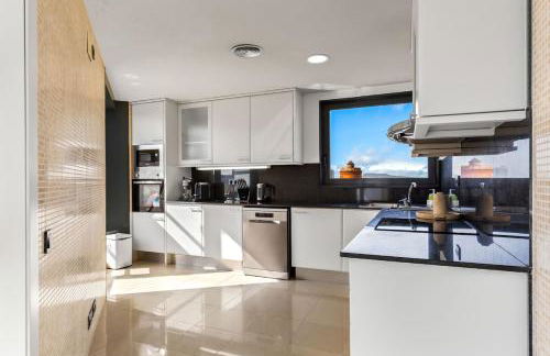 Penthouse Duplex with TOP Views! - Photo 20