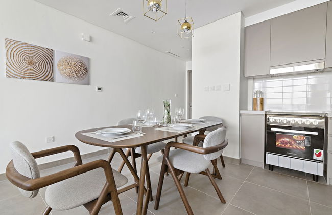 WelHome - Stylish Condo With Cityscape View in Creek Harbour - Photo 11