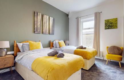 Modernised 3-bedroom Blackburn townhouse sleeps 6 - Foto 1