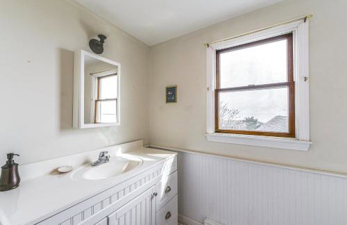 Marshfield Home with 4 Decks and Private Beach Access! - Foto 18