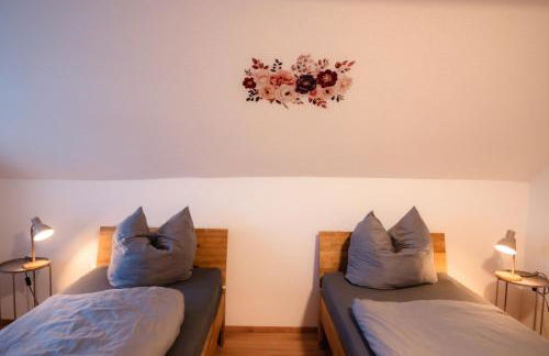 Evelyns Apartment, nahe der Therme und dem Zentrum, privat Parkplatz, Balkon, Highspeed-WLAN - Photo 4
