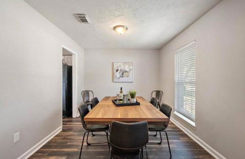 Large South Houston gem with covered patio seating - Foto 4