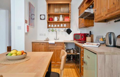 Cozy with Character Vibrant Cottage Style Flat at Leith Links Park - Photo 27