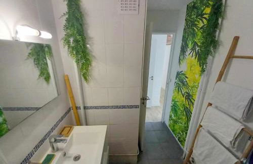 T3 57m2 avec balcon proche gare SNCF - WIFI, Netflix, café et thé offerts - Foto 12