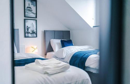 Spacious 5 bedroom house near Leeds City Centre sleeps 12 suits contractors with free parking - Foto 47