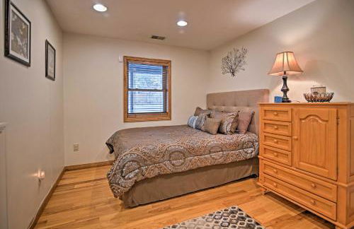 Riverfront Elkins Home with Fireplace and Deck! - Foto 15