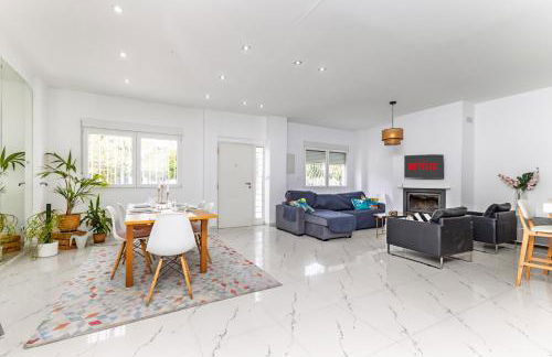 Casa Familiar 9 Pax, Smart TV, Centro, Playa, Café, AC - Foto 6