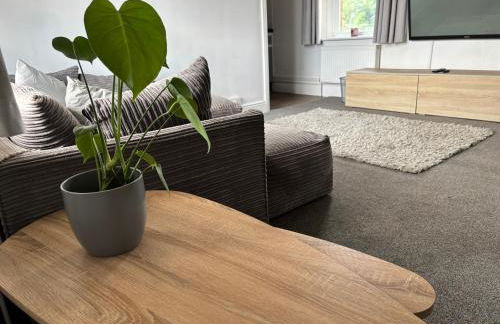 2 Bed Apartment Near Yeovil Hospital & Leonardo - Foto 4