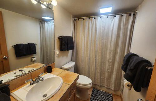 Cozy Home with Sauna 5 bedrooms 3 bathrooms Sleeps 12 - Foto 32