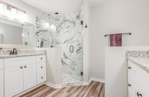 Huge House Fun Central 4BD 3BA with POOL - Foto 31