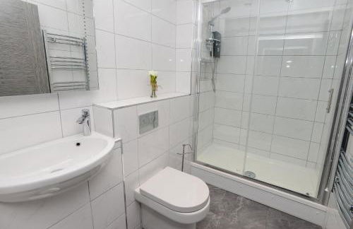 Arena Apartments - Stylish and Homely Apartments by the Ice Arena with Parking - Photo 9