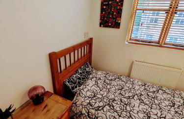 Detached House with Gated Parking in Whalley Range, Near Manchester City Centre - Foto 27