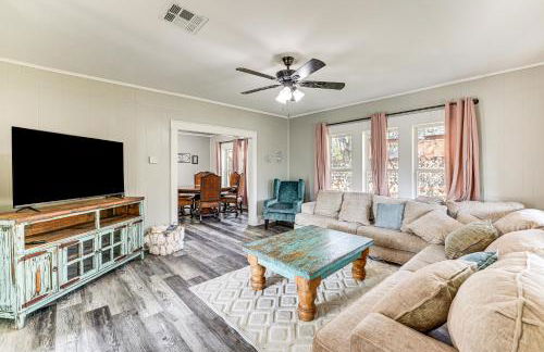 Near Campus and Casino Family-Friendly Durant Home! - Foto 1