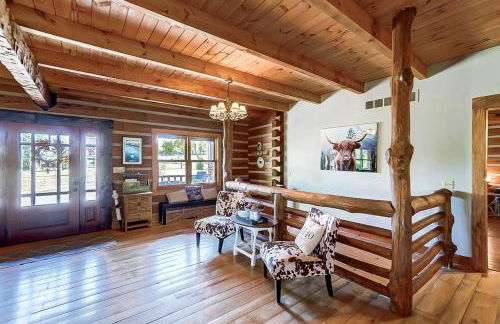 Large Log Cabin Chalet w/ Hot Tub - Horses & Lake! - Foto 34