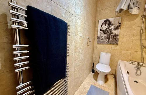 Spacious 1 Bed Flat - Free Parking - Quiet Area - Photo 10