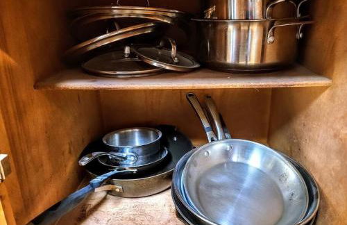 Ultra Comfy, Spotless & Spacious, Private Home in Boyne, Dogs Ok, Walk to Town - Foto 17