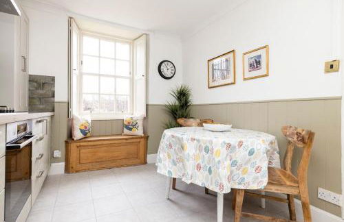 JOIVY Beautiful apartment, private garden, Calton Hill - Foto 34