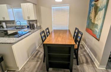 Zoobilee-on Zoo Blvd - Foto 9