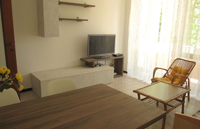 Modern Flat With Balcony and Lift at Grado Pineta - Photo 6