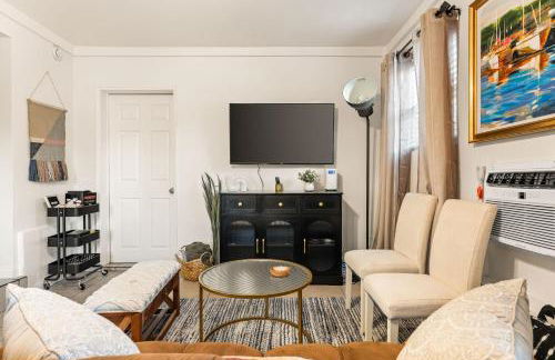 Echo Park Spacious Two-Bedroom Apartment with Private Yard and Parking - Foto 12