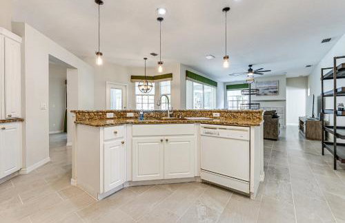 Dock, Lanai and Pool! Modern Red Bug Lake Retreat - Foto 16