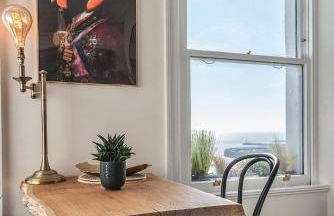 The Wellington - style, charm and sea views, close to town and beach - Foto 17