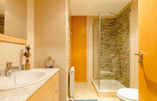 Apt.p/5 15min from Barcelona and Beaches W/Terrace - Photo 16