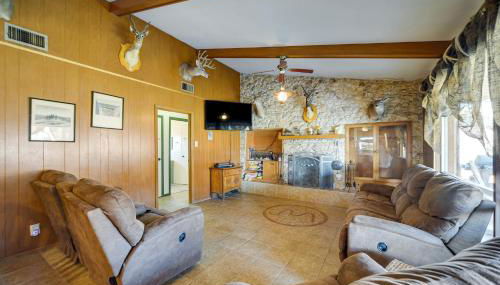 Rustic and Western House on Lake - Swim and Fish! - Foto 3