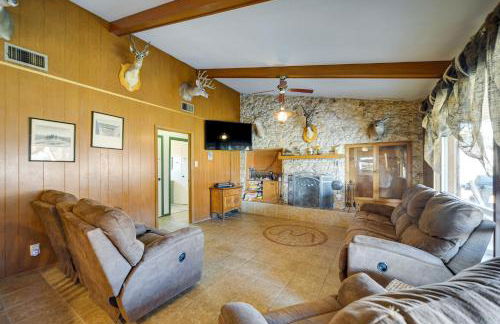 Rustic and Western House on Lake - Swim and Fish! - Foto 3