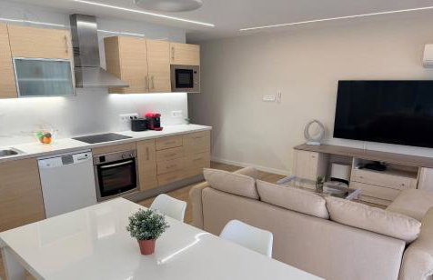 Apartamento con terraza y parking en primera línea - Foto 15