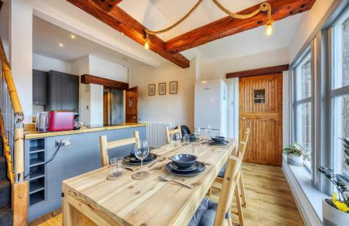 Cosy Lodge Getaway with Private Beach & Fireplace - Foto 15