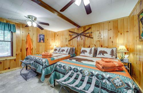Pet-Friendly Creekside Cabin with Pool Access! - Foto 17