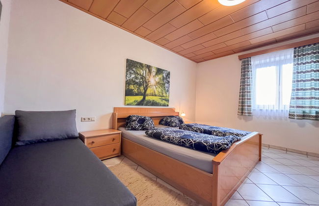 The Red Apartment - Photo 17