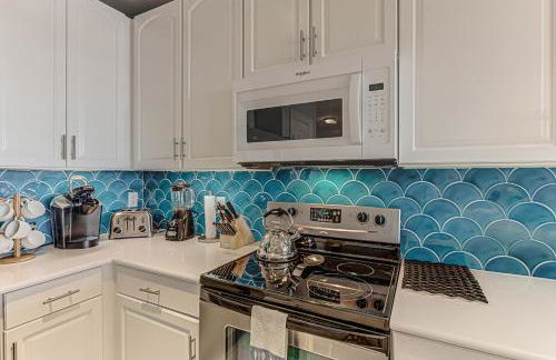 Chic 3BDR for 6 with Pool & Hot Tub Overlooks Marina - Foto 22