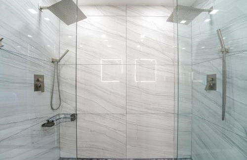 Waterfront Luxe 3BR, Pool, Hot Tub & Dock - Foto 30