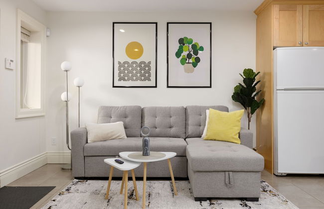 Cozy 2BR BSMT Suite Near Grouse Mt. and Edgemont. - Photo 14