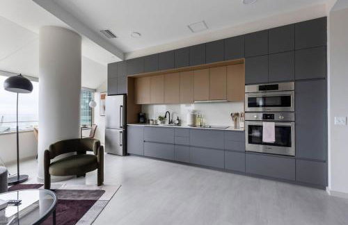 Luxury Downtown King Bed, Rooftop Pool - Photo 6