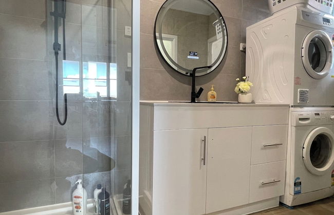 Morwell Pet friendly 3BM House - Photo 18